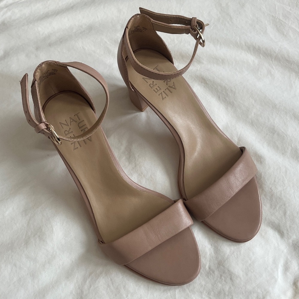 Naturalizer Women's Vera Creme Brulee Leather Sandal - Picture 2 of 9